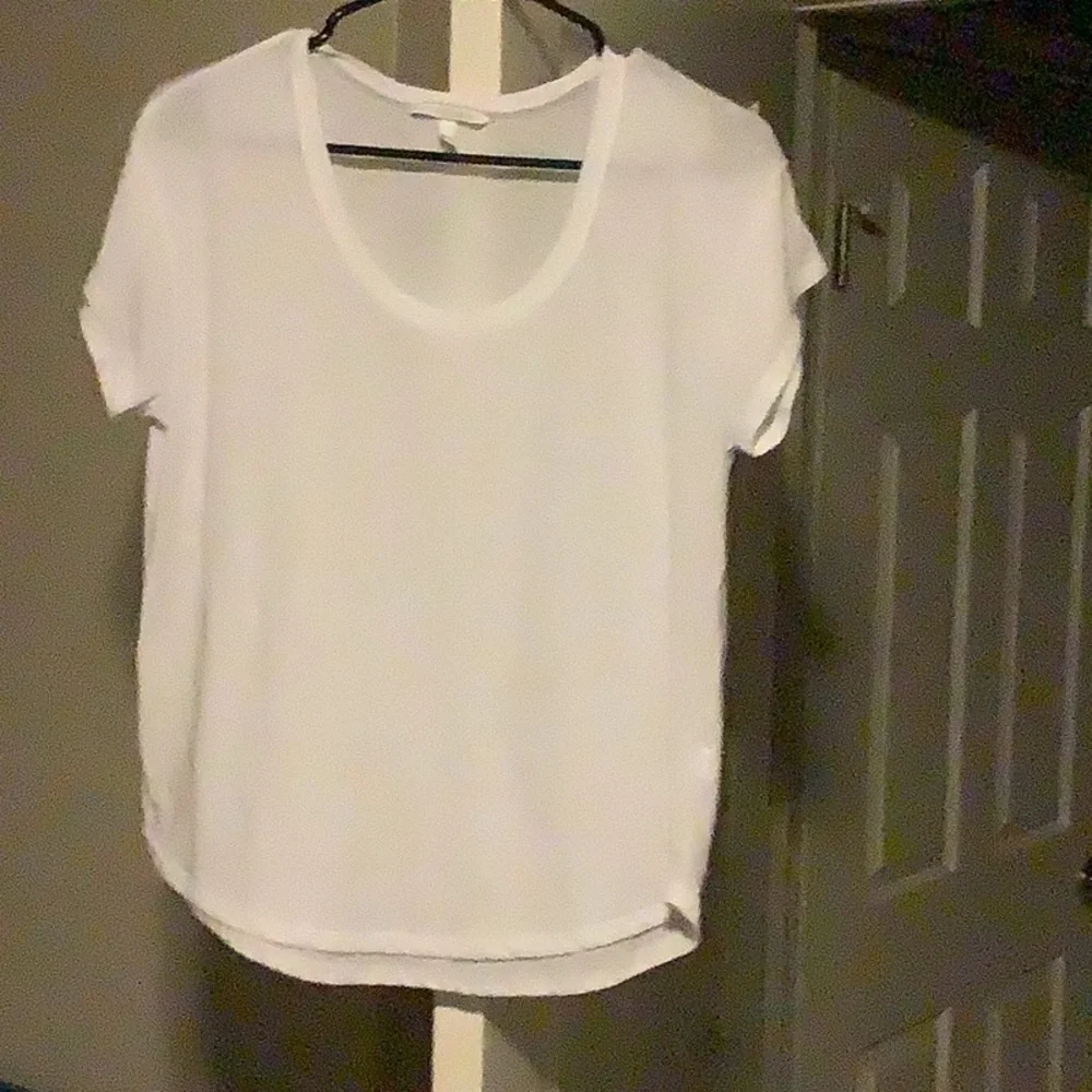 Not so basic white tee! - Picture 5 of 6